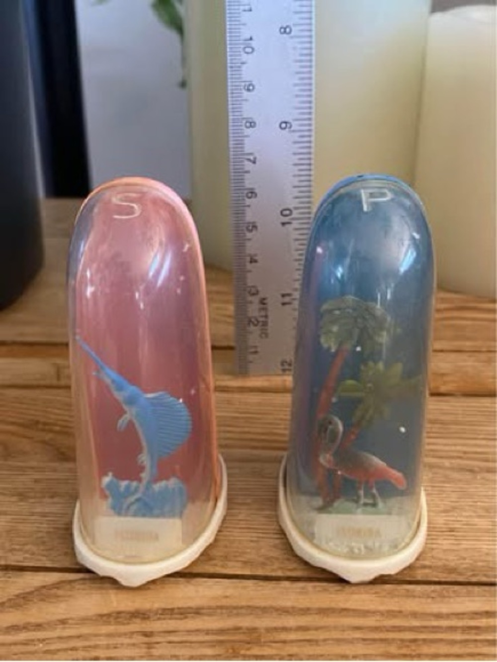 Vintage Florida Souvenir Plastic Dome Salt & Pepper Shakers - Marlin & Flamingo
